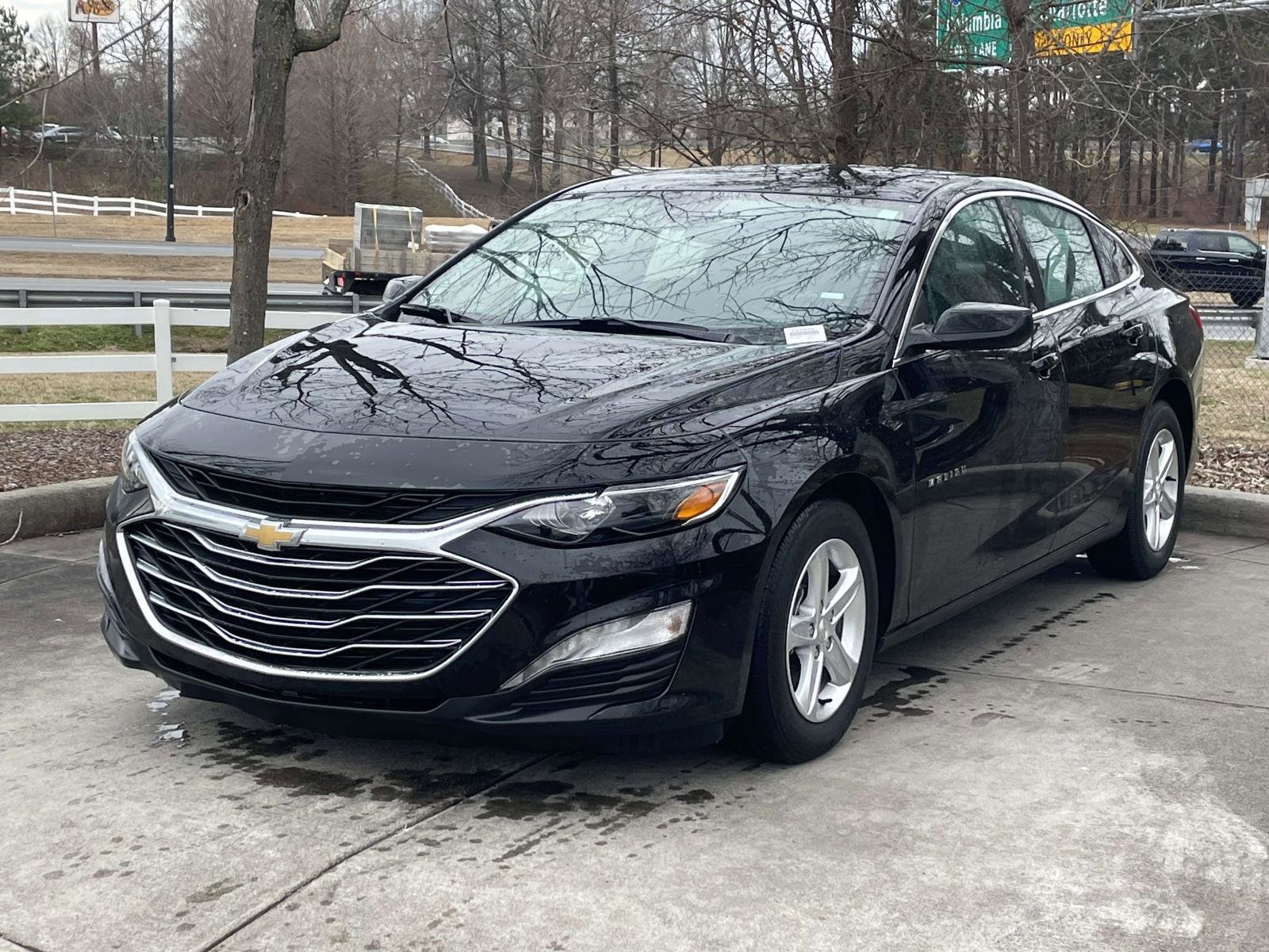 2024 Chevrolet Malibu LT photo 4