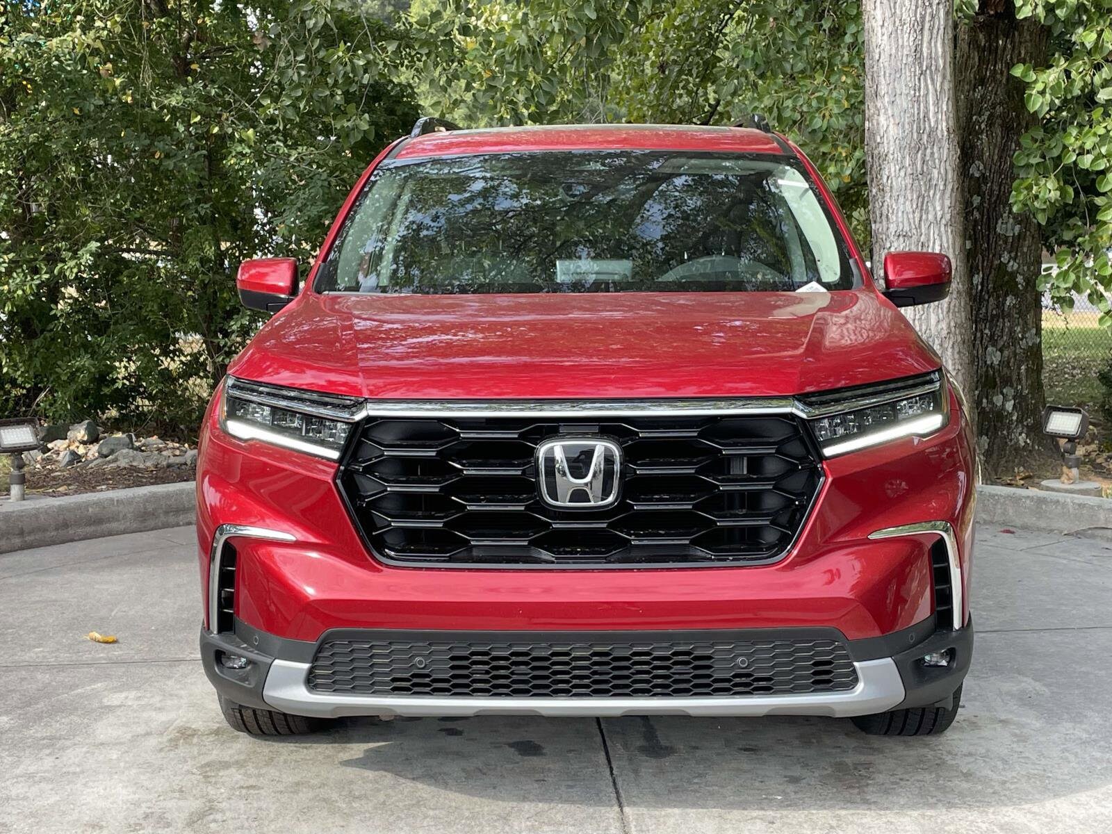 2025 Honda Pilot Touring photo 2