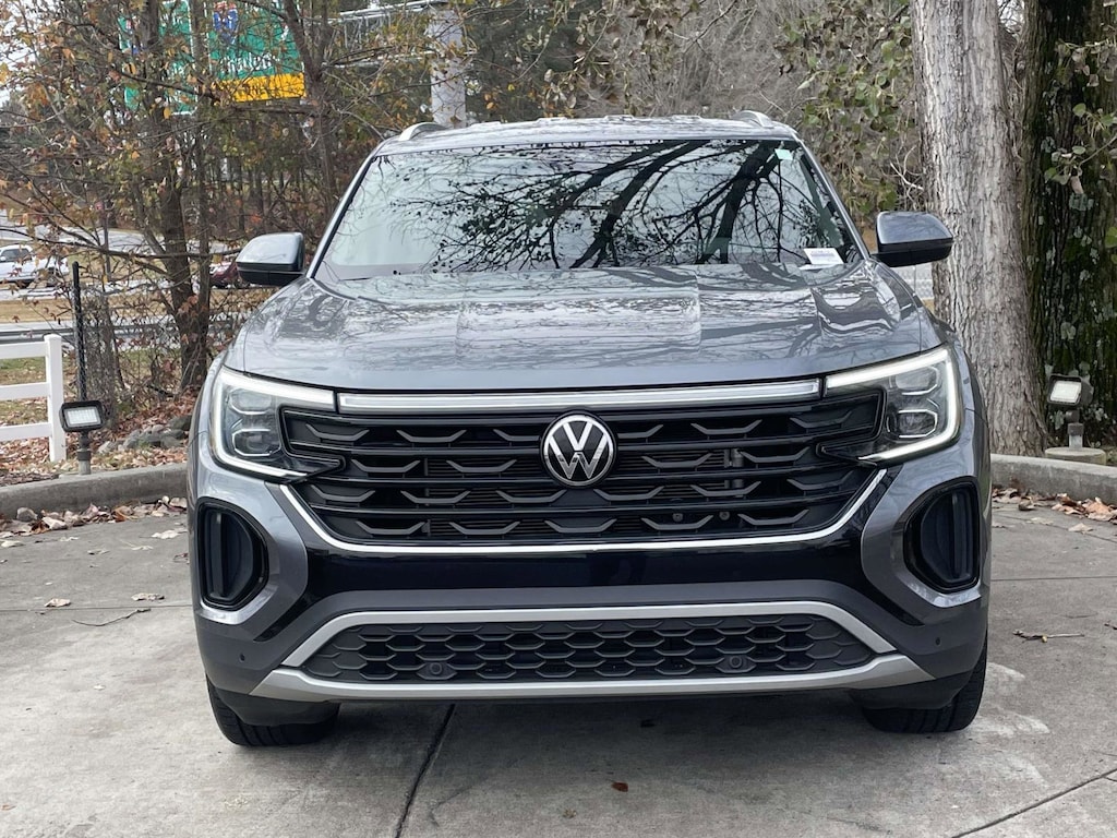 Used 2024 Volkswagen Atlas Cross Sport 2.0T SE w/Technology SUV
