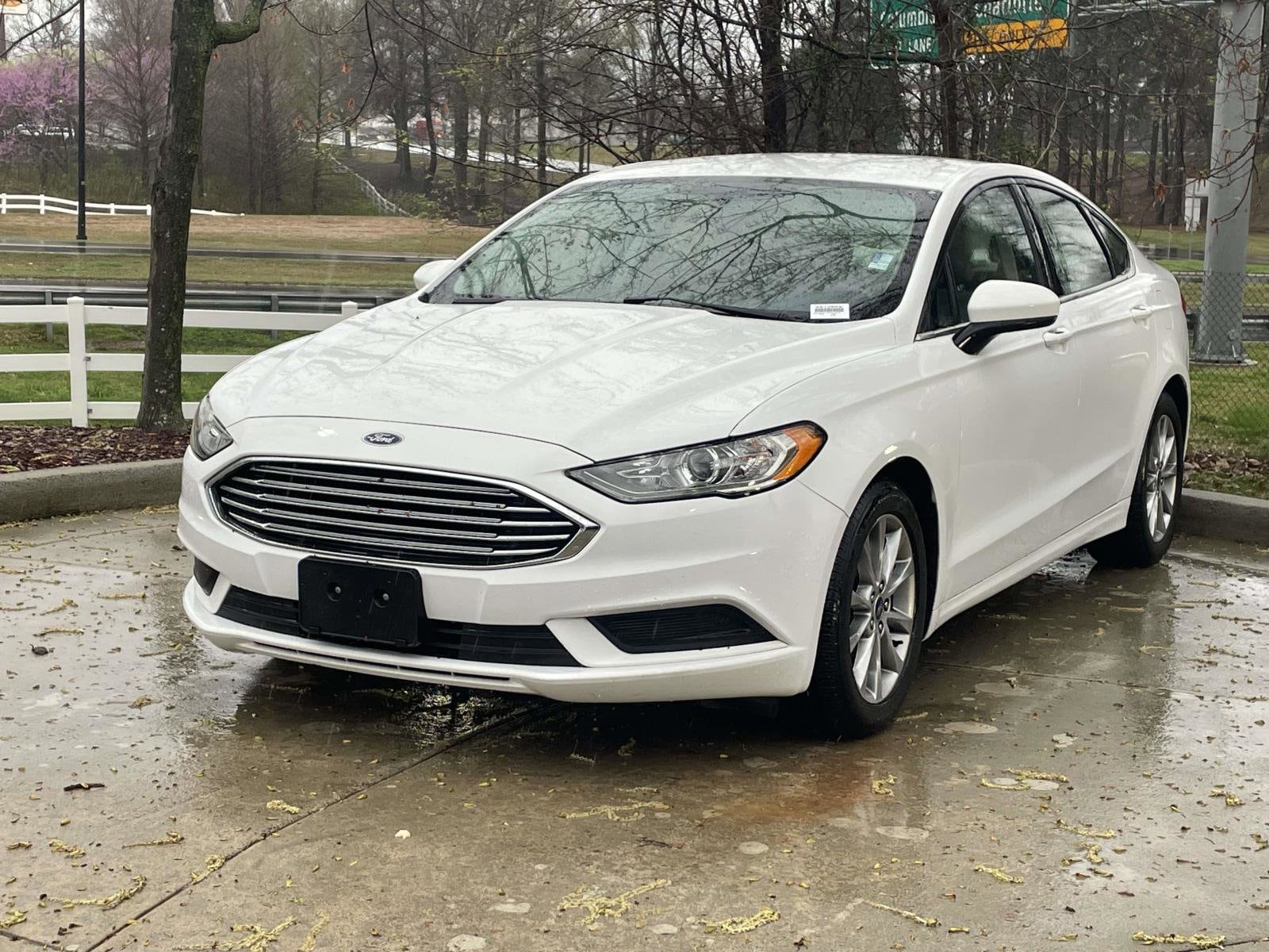 2017 Ford Fusion SE photo 4