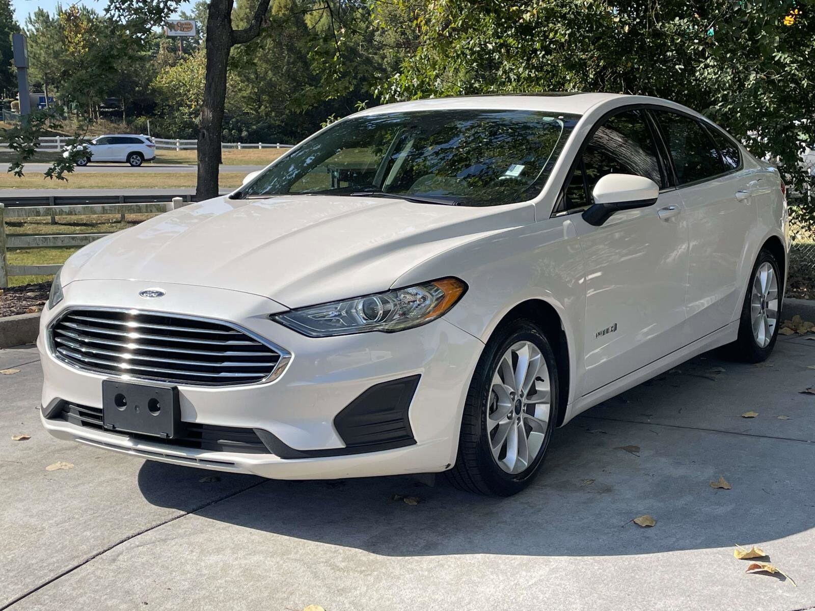 2019 Ford Fusion Hybrid SE photo 2