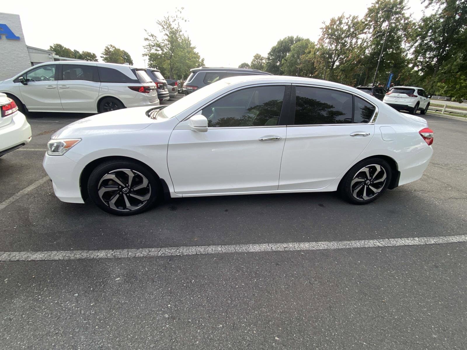 2016 Honda Accord EX-L photo 3