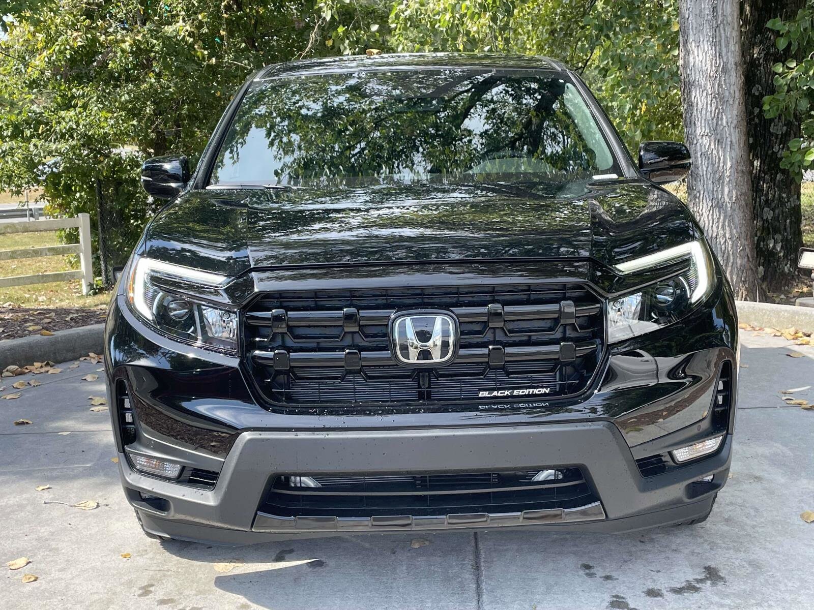 2026 Honda Ridgeline Black Edition photo 2
