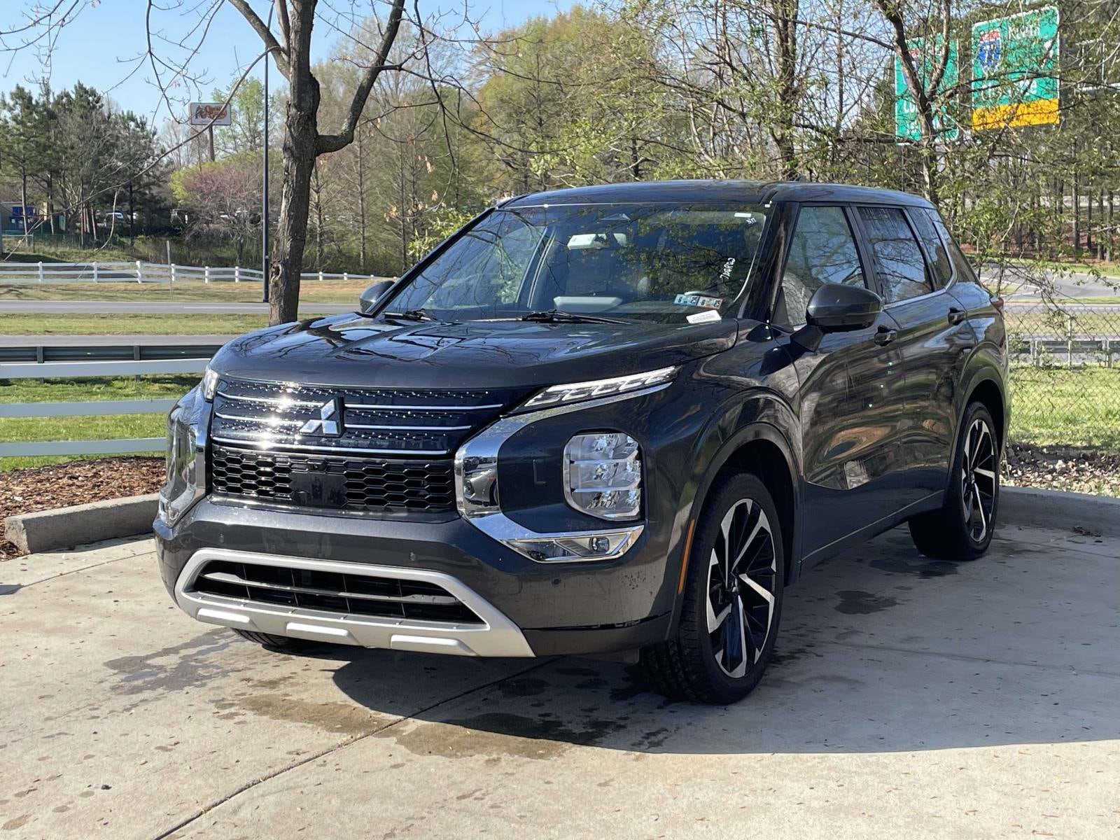 2024 Mitsubishi Outlander SE photo 4