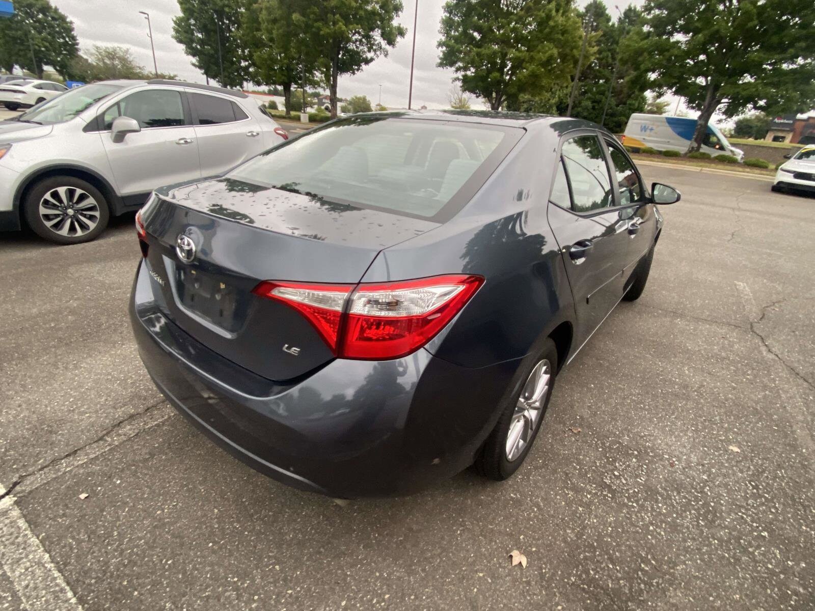 2015 Toyota Corolla LE photo 3