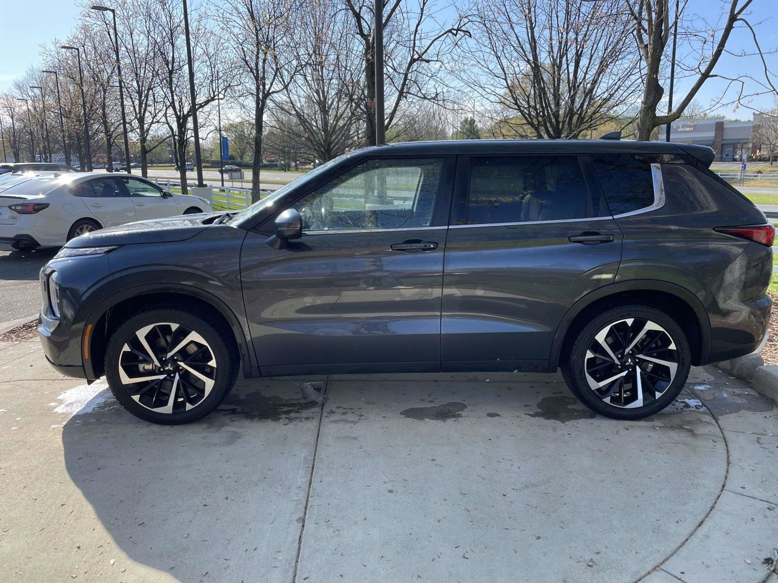 2024 Mitsubishi Outlander SE photo 6