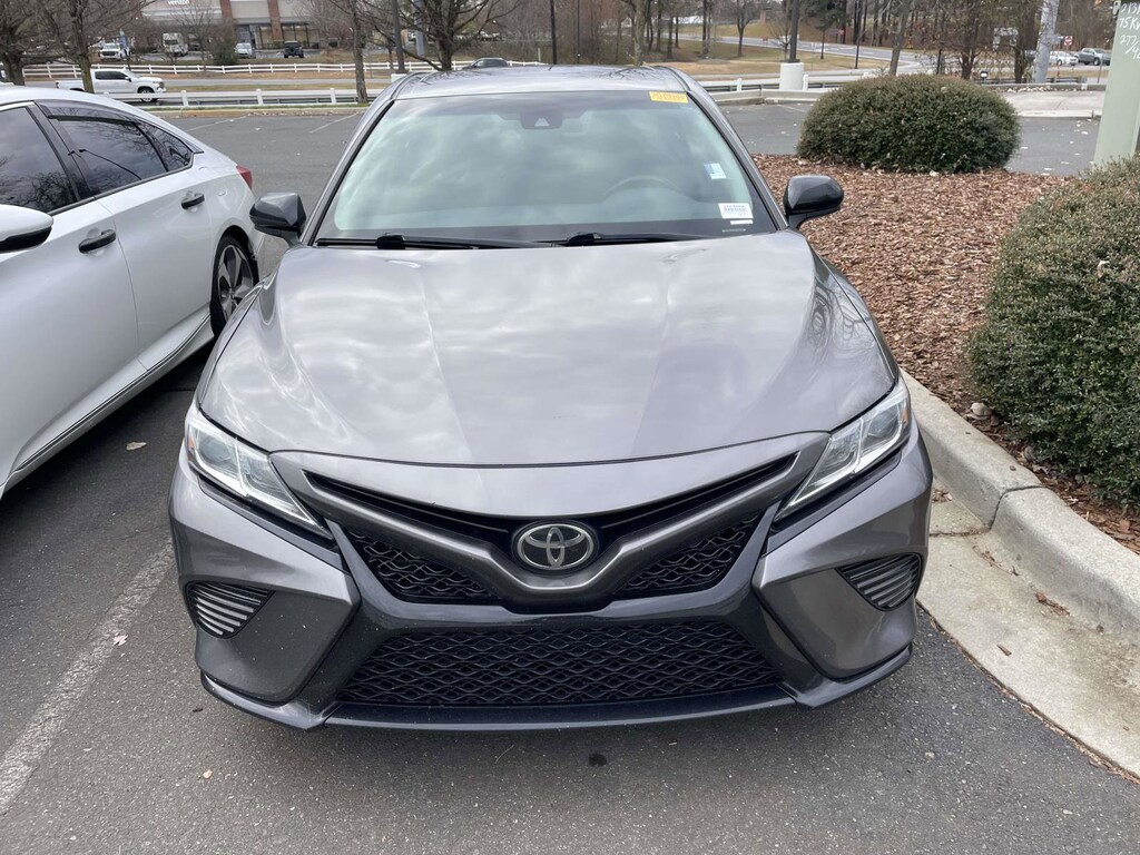 Used 2019 Toyota Camry SE Sedan