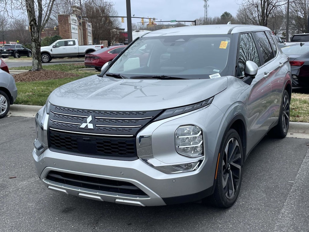 Used 2024 Mitsubishi Outlander SE SUV