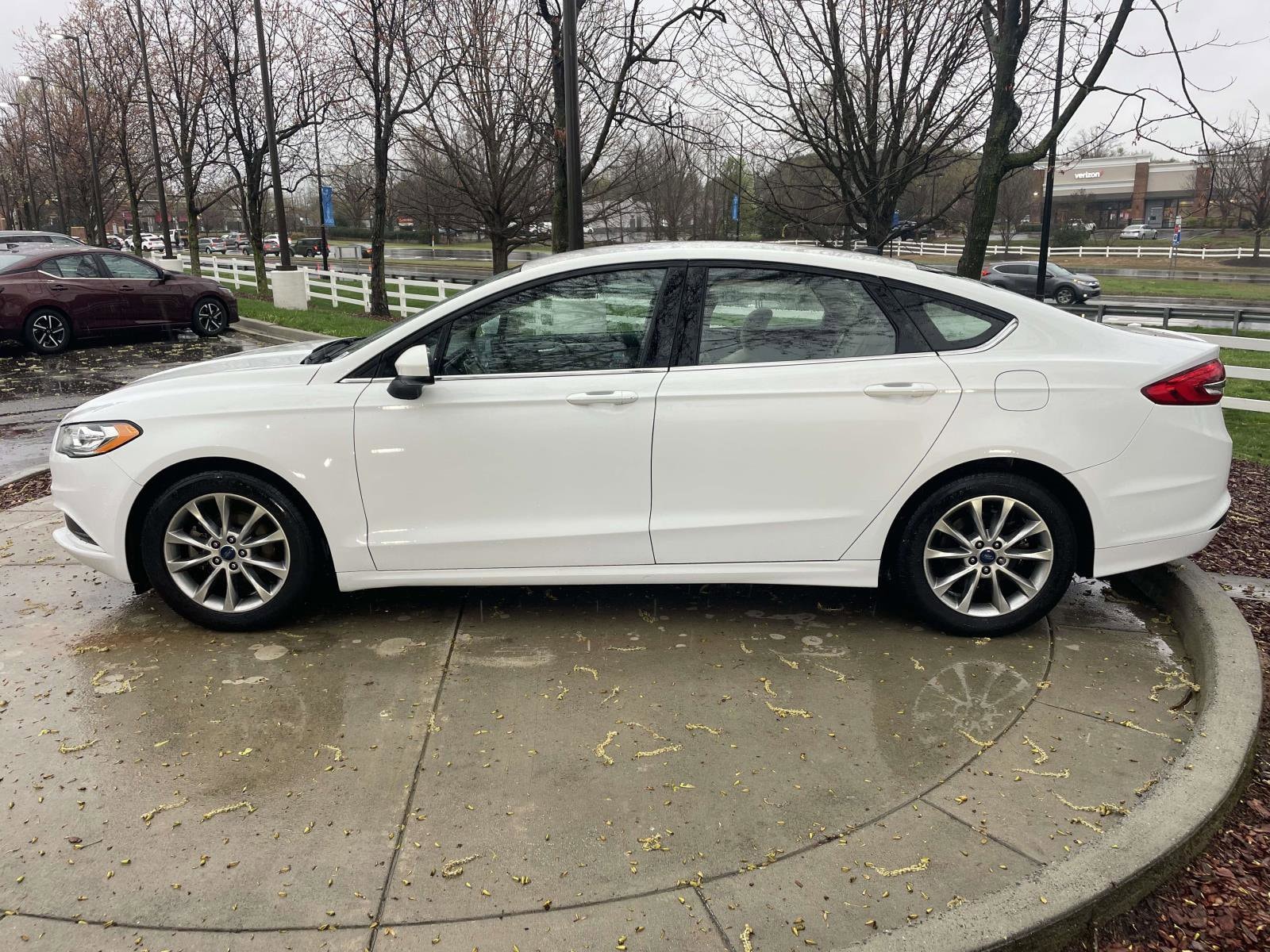 2017 Ford Fusion SE photo 6
