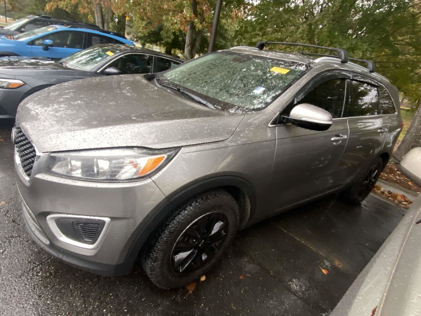 2017 Kia Sorento LX photo 2