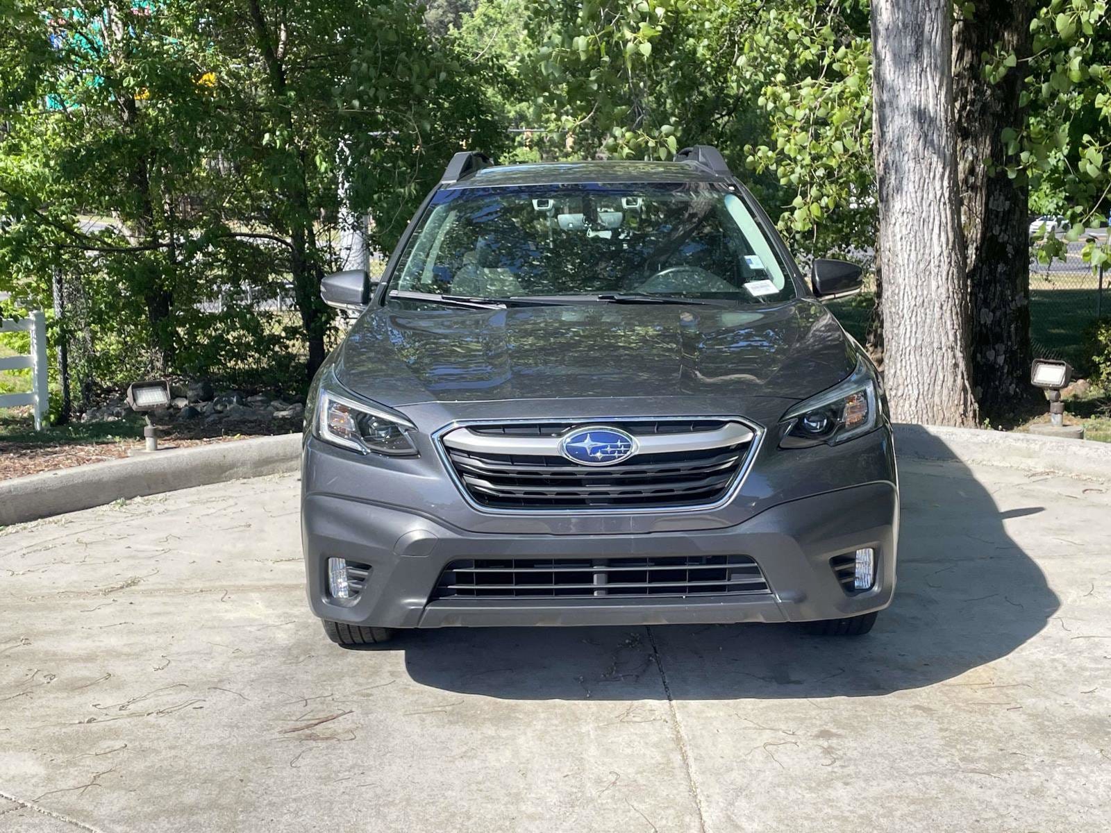 2020 Subaru Outback Premium photo 2