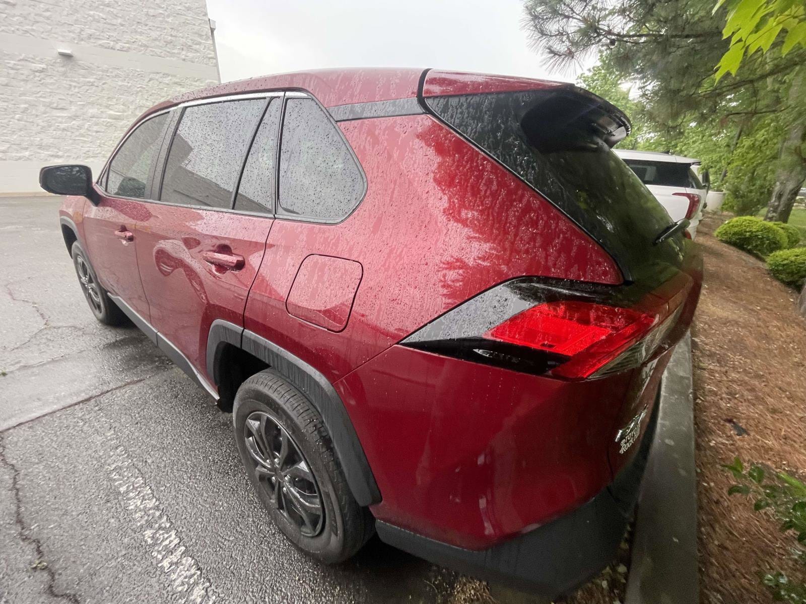 2022 Toyota RAV4 LE photo 6