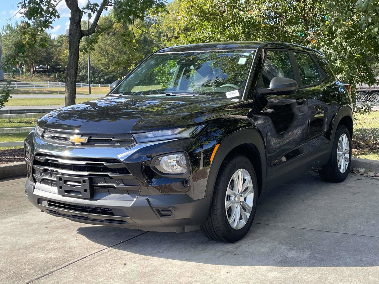 2023 Chevrolet Trailblazer LS photo 2