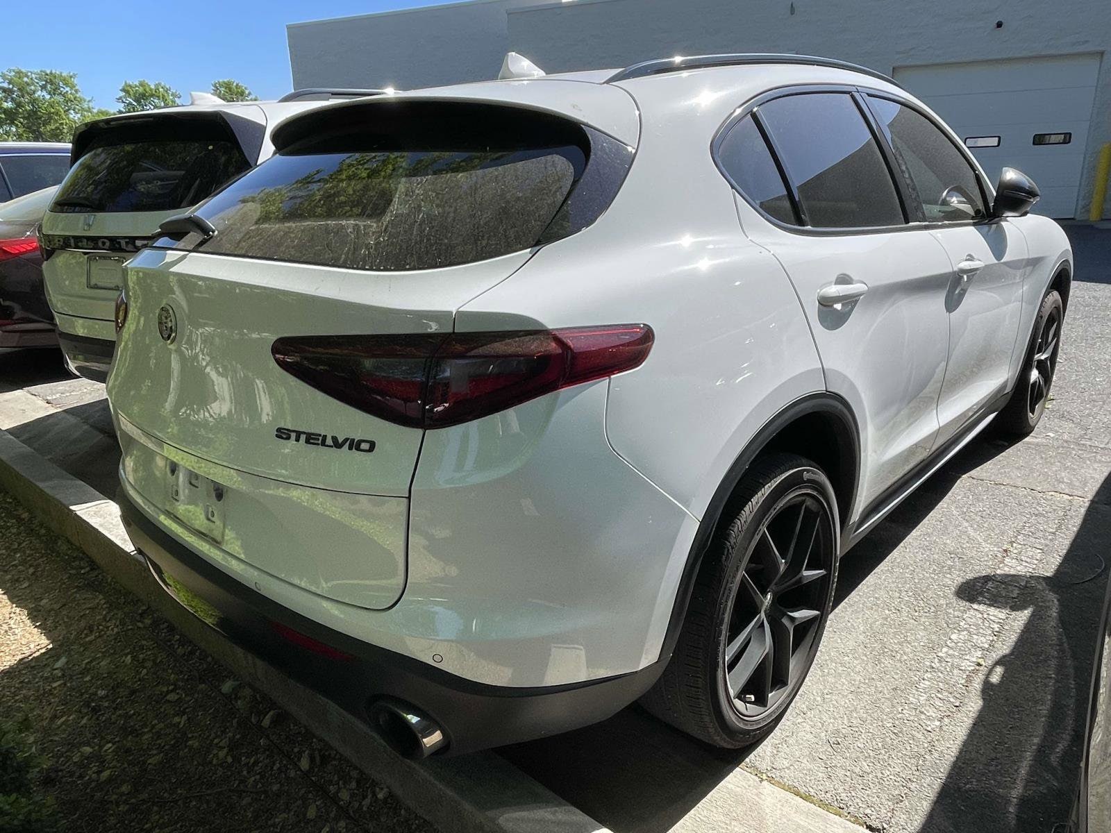 2021 Alfa Romeo Stelvio photo 6