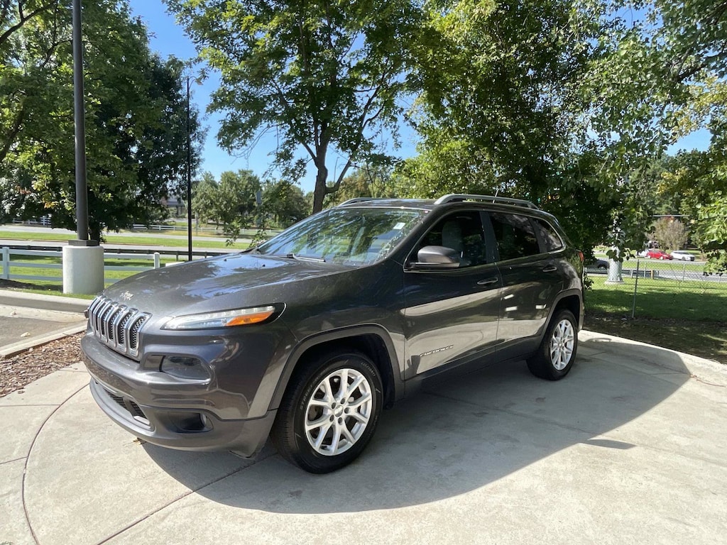 Used 2015 Jeep Cherokee Latitude SUV