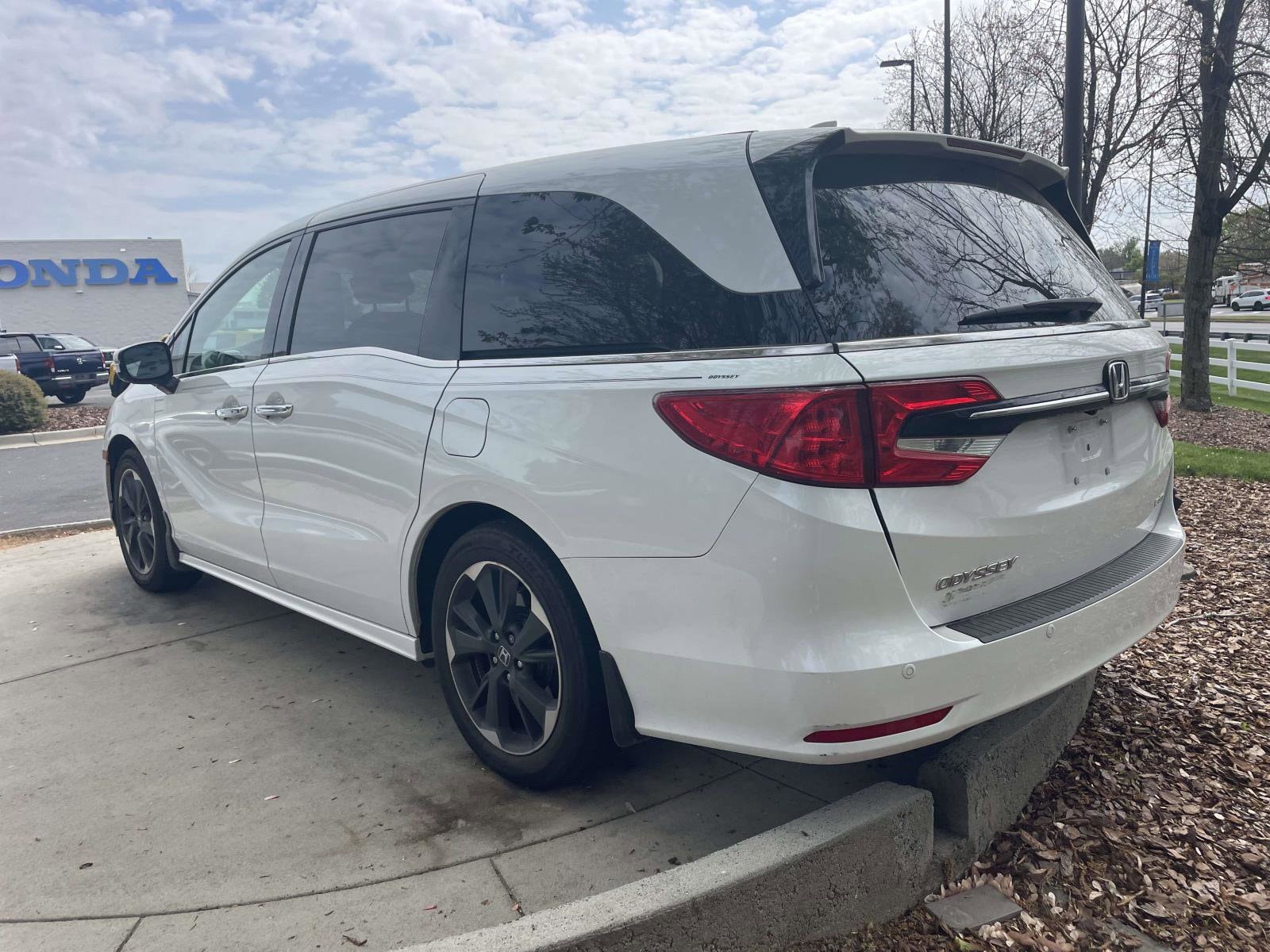 2023 Honda Odyssey Elite photo 3