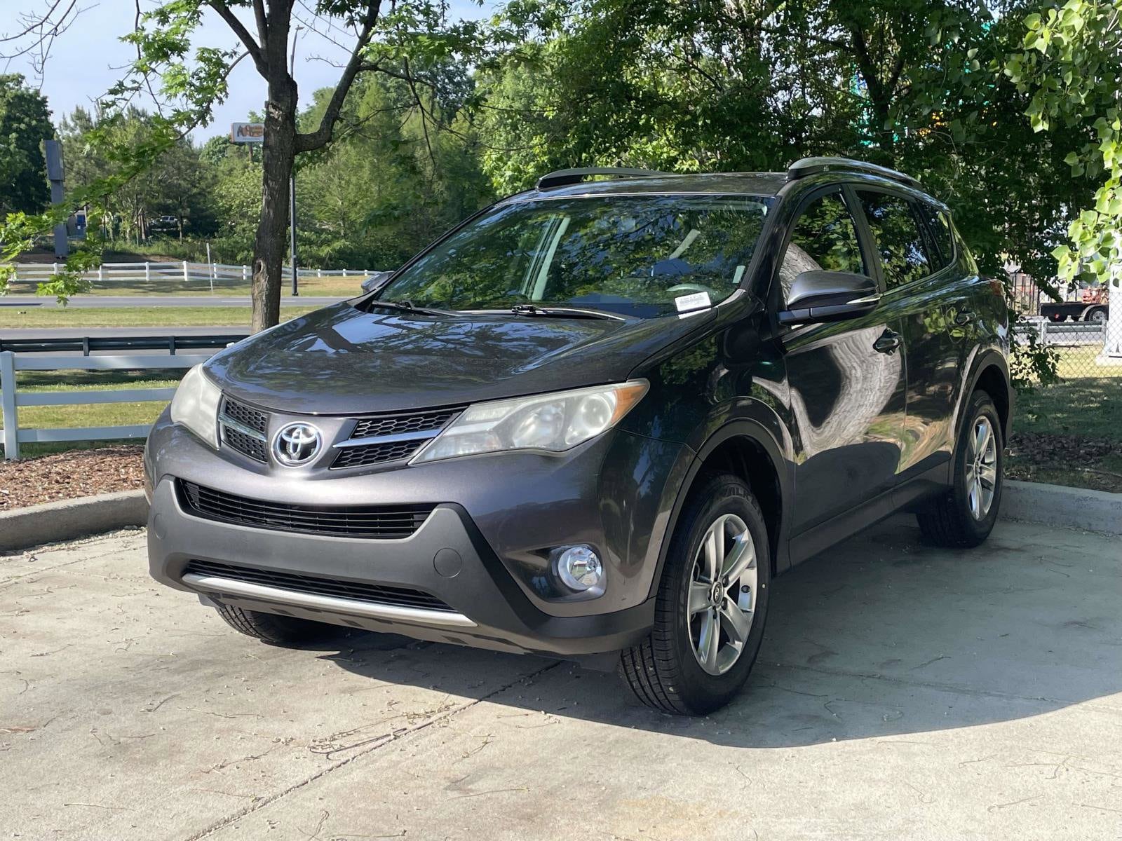 2015 Toyota RAV4 XLE photo 4