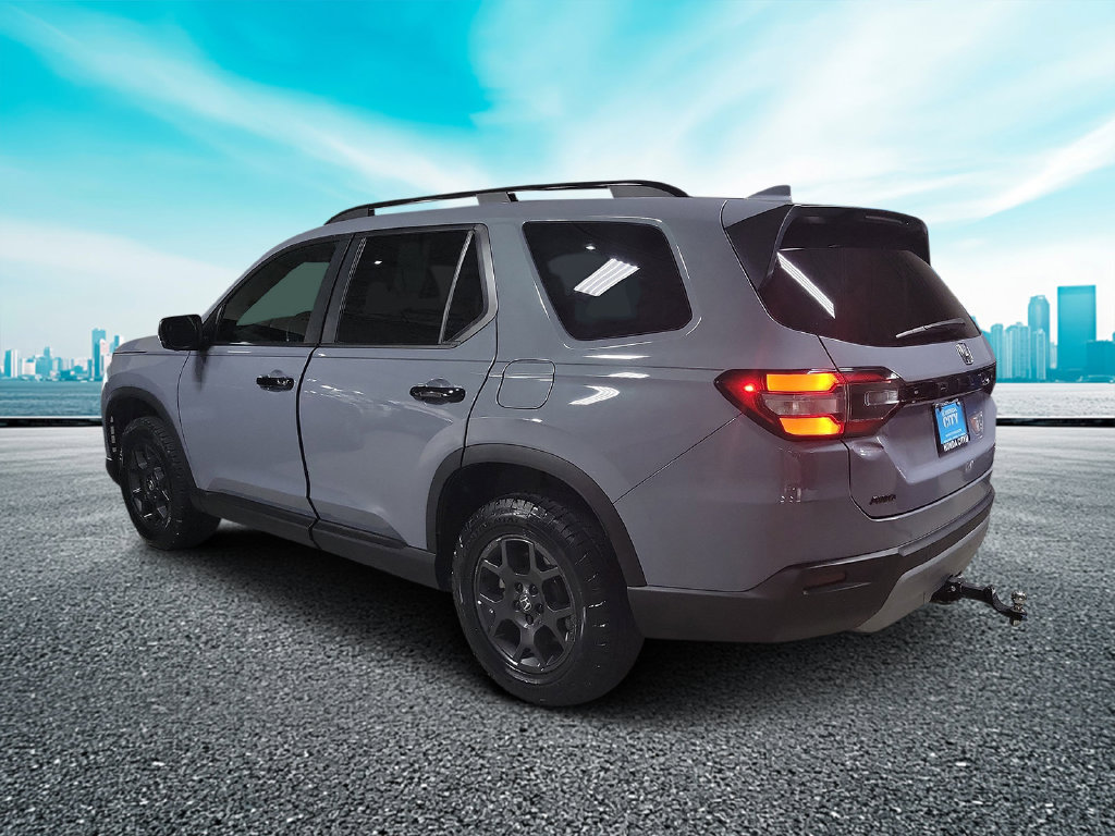 Used 2025 Honda Pilot TrailSport SUV