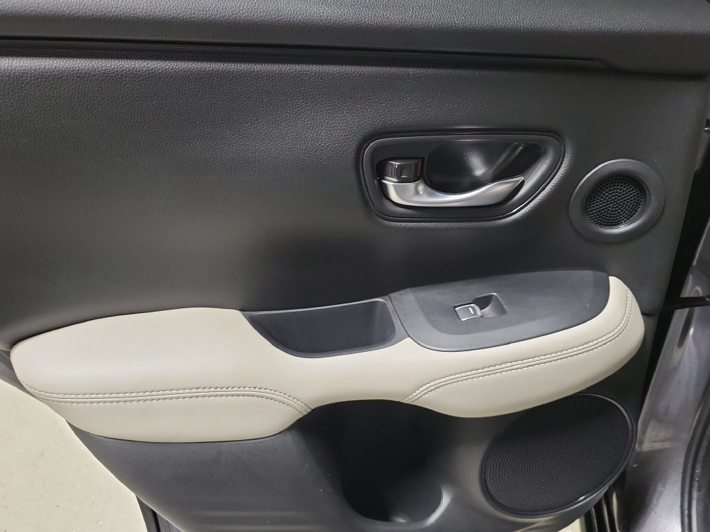 2025 Honda HR-V EX-L - Photo 17