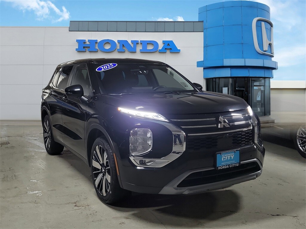 Used 2025 Mitsubishi Outlander SE SUV