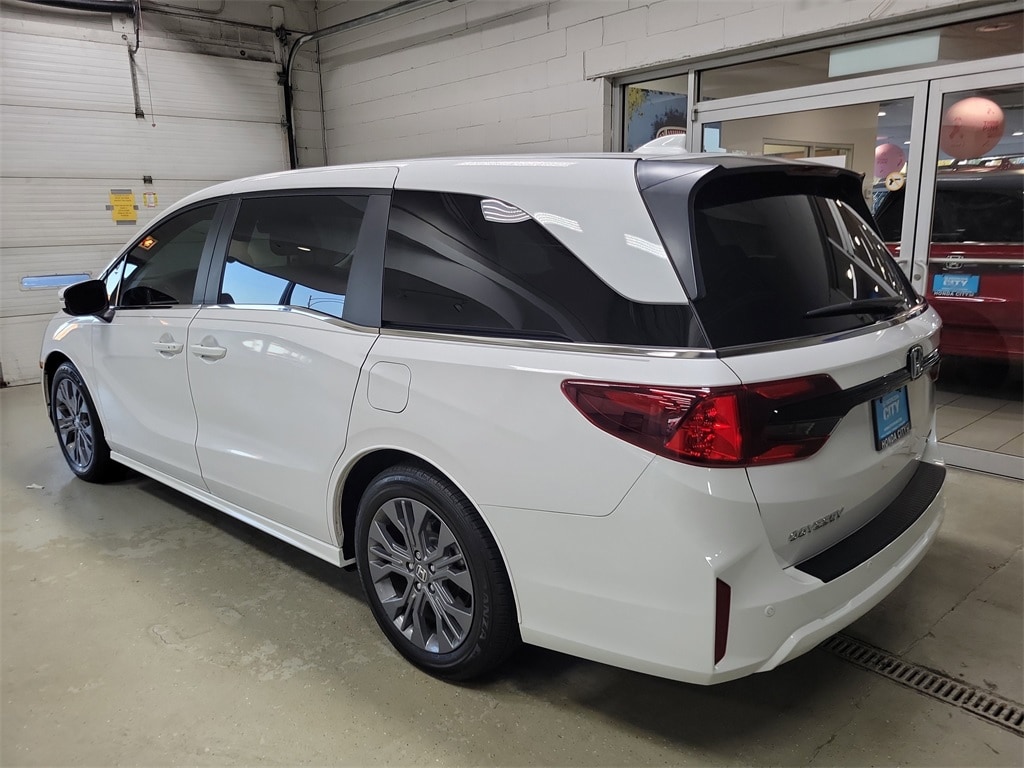 Used 2025 Honda Odyssey Touring Minivan/Van