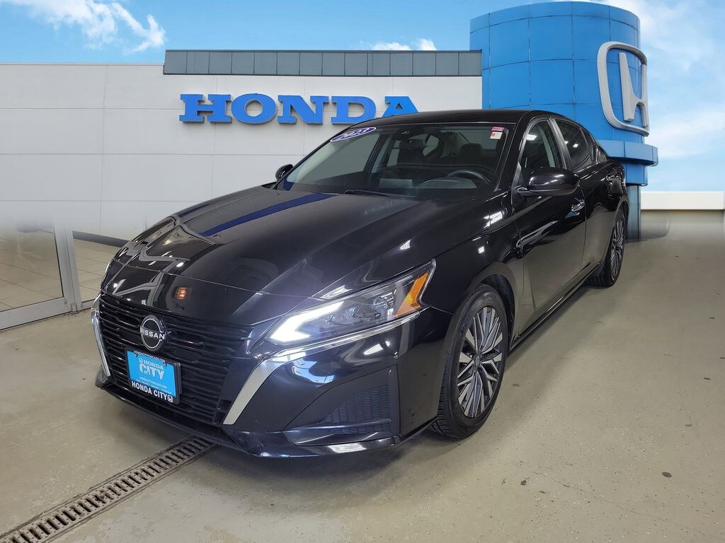 Used 2023 Nissan Altima 2.5 SV Sedan