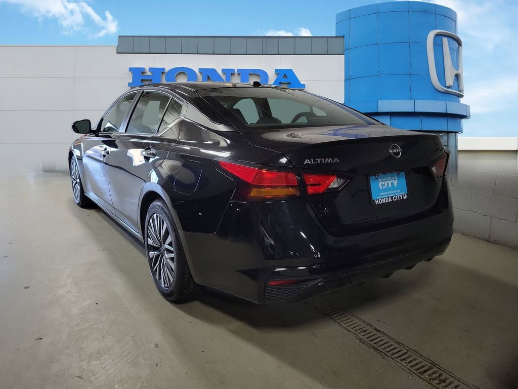 Used 2023 Nissan Altima 2.5 SV Sedan