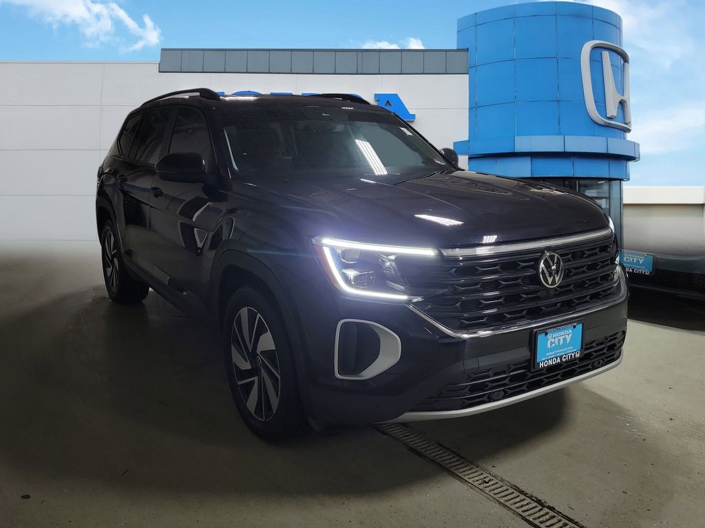 Used 2024 Volkswagen Atlas 2.0T SE w/Technology SUV