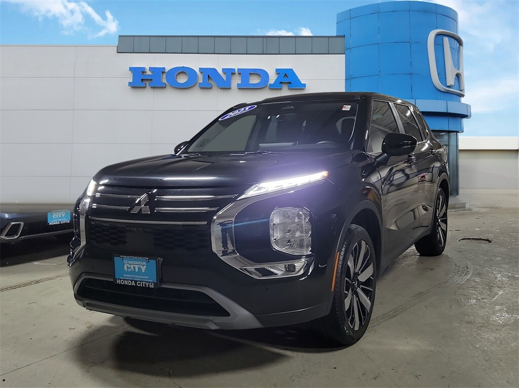 Used 2025 Mitsubishi Outlander SE SUV