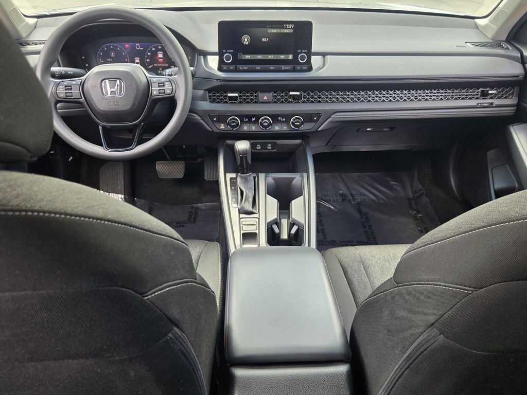 2025 Honda Accord SE - Photo 11