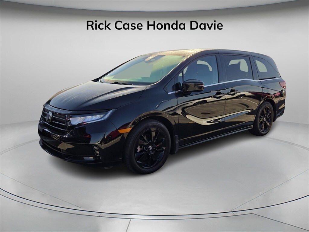 2023 Honda Odyssey Sport photo 2