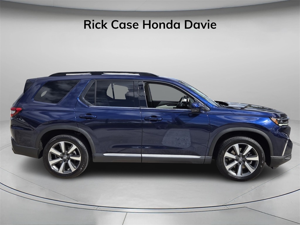 Used 2025 Honda Pilot Touring SUV