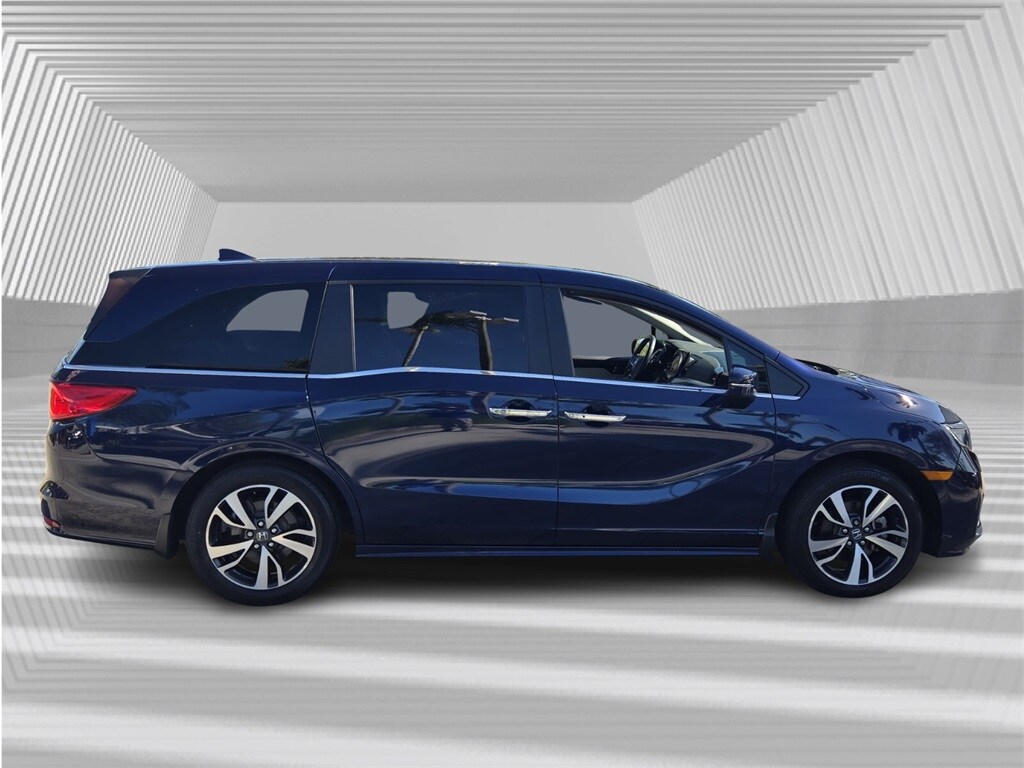 2024 Honda Odyssey Touring photo 2