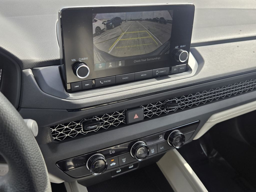 2025 Honda Accord LX - Photo 18