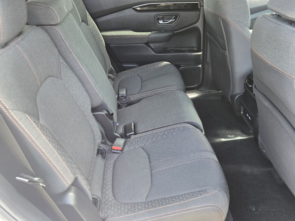 2023 Honda Pilot Sport - Photo 19