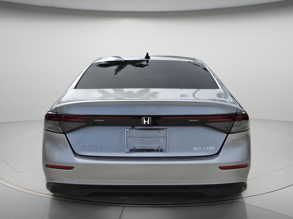 2025 Honda Accord SE - Photo 6