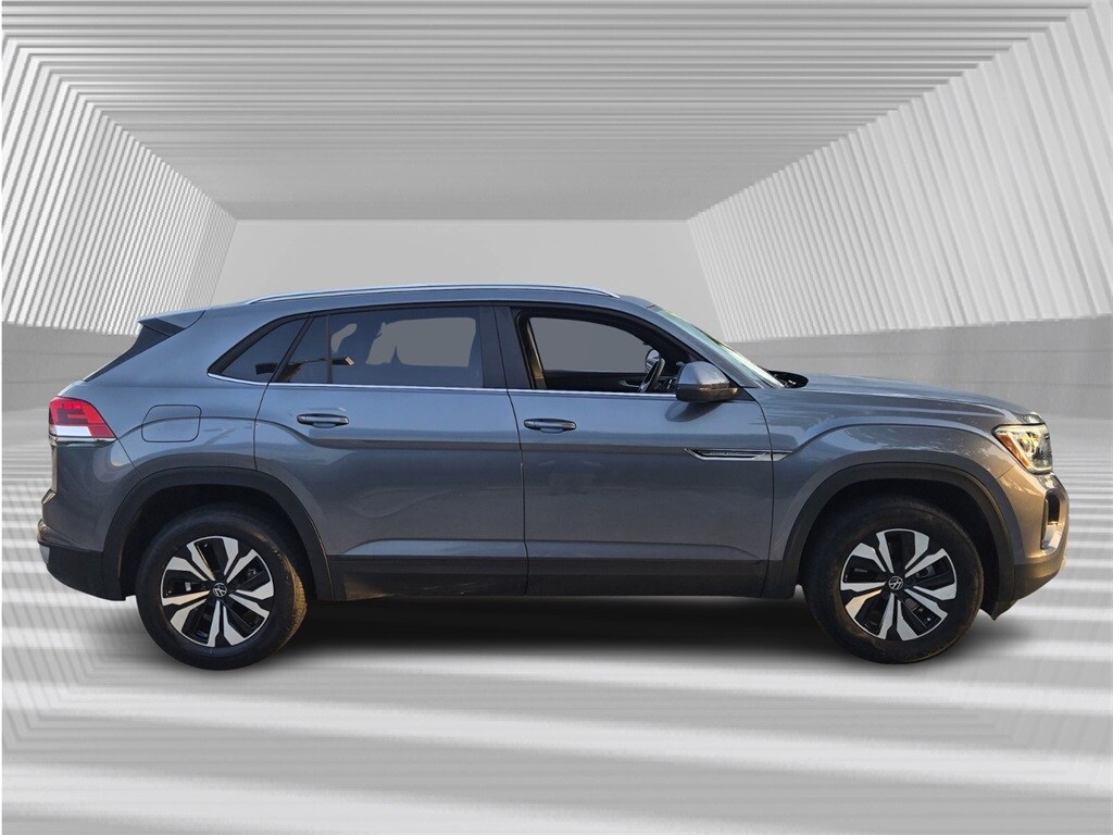 2024 Volkswagen Atlas Cross Sport SE photo 2