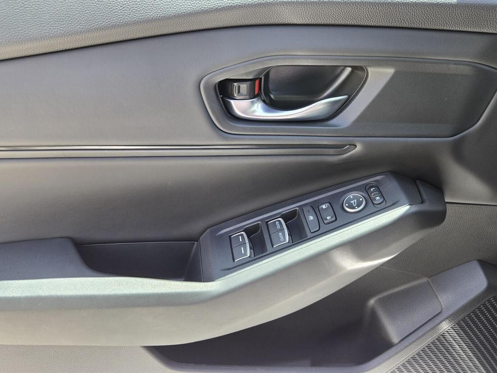 2025 Honda Accord SE - Photo 25