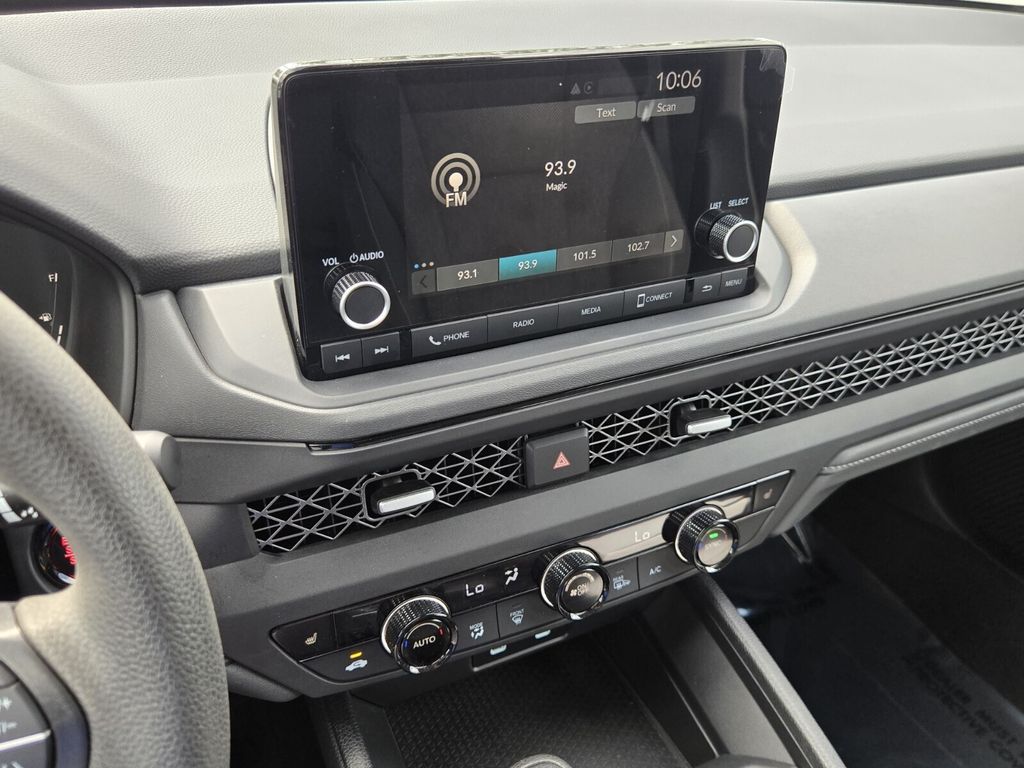 2025 Honda Accord SE - Photo 17