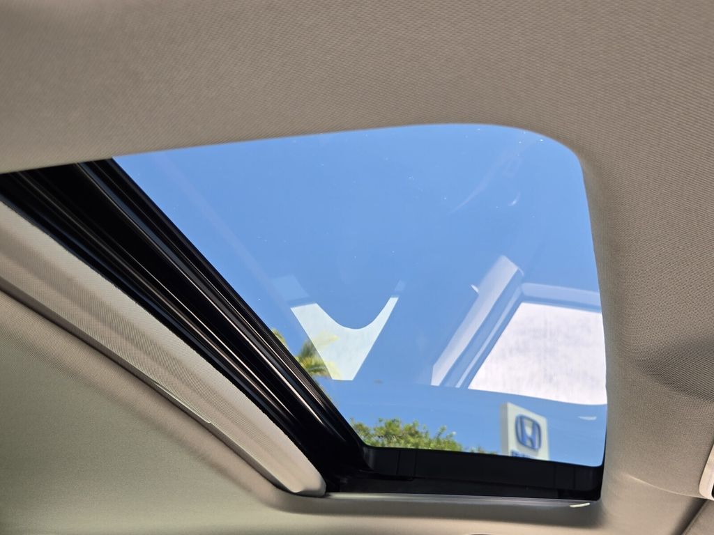 2025 Honda Accord SE - Photo 17