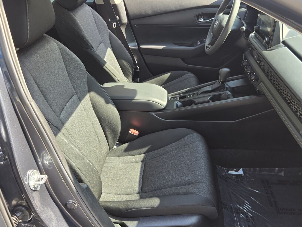 2025 Honda Accord LX - Photo 16