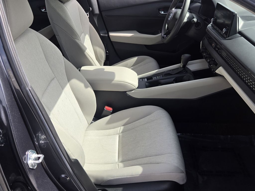 2025 Honda Accord LX - Photo 15