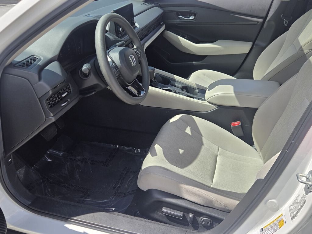 2025 Honda Accord SE - Photo 10