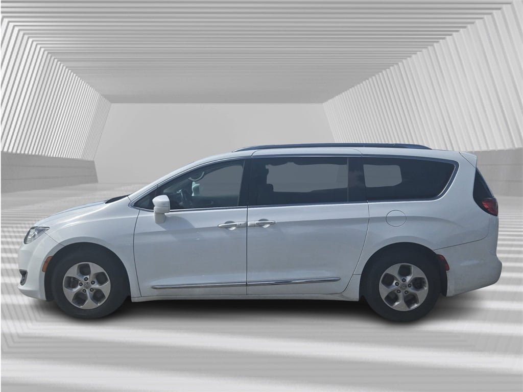 Used 2017 Chrysler Pacifica Touring L Plus Minivan/Van