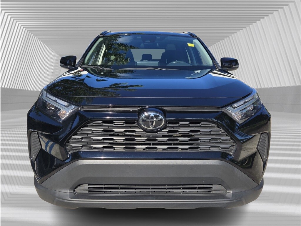 2024 Toyota RAV4 XLE photo 3