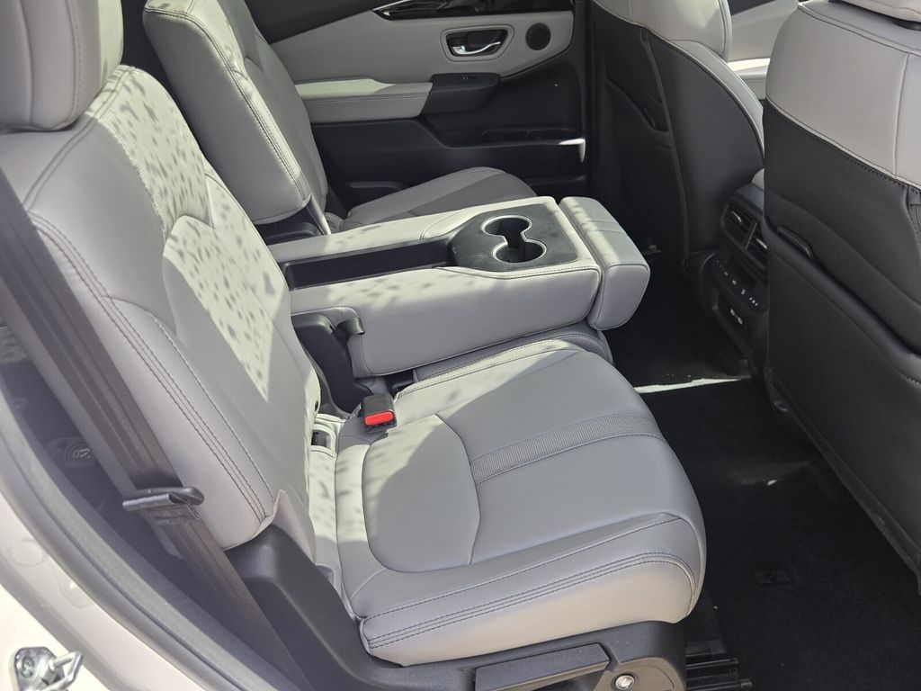 2023 Honda Pilot Touring - Photo 17