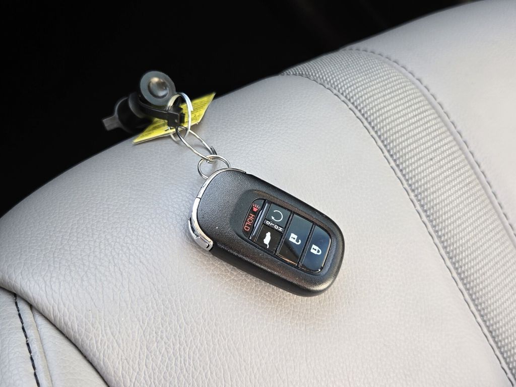 2025 Honda Pilot Touring - Photo 21