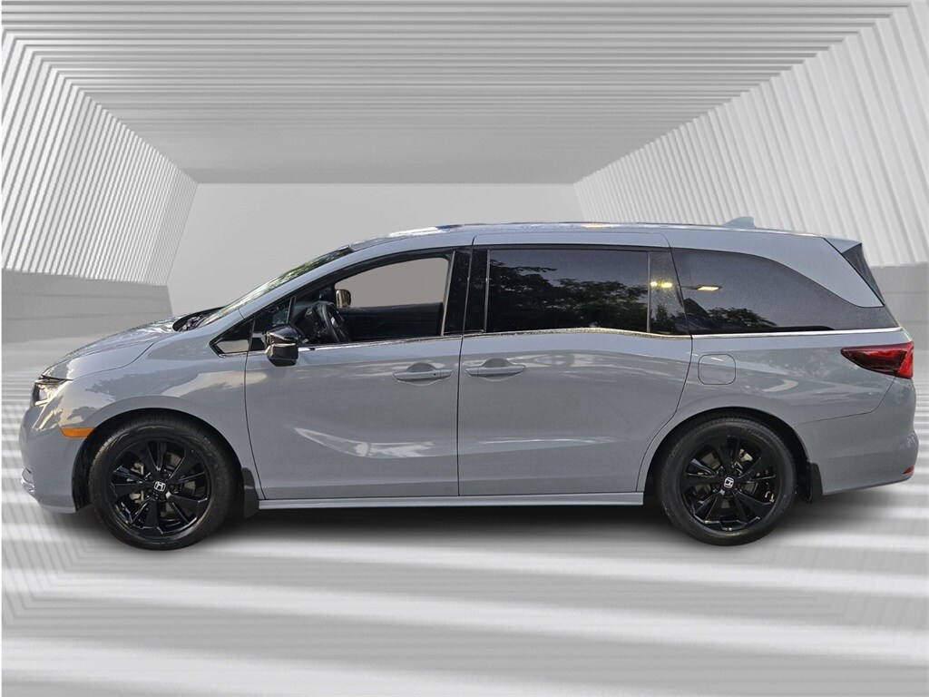 2023 Honda Odyssey Sport photo 3