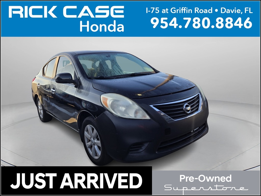 2014 Nissan Versa Sedan SV's photo