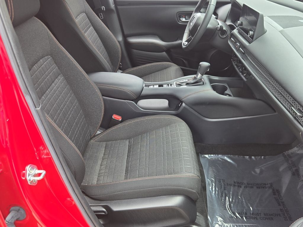 2025 Honda HR-V Sport - Photo 17